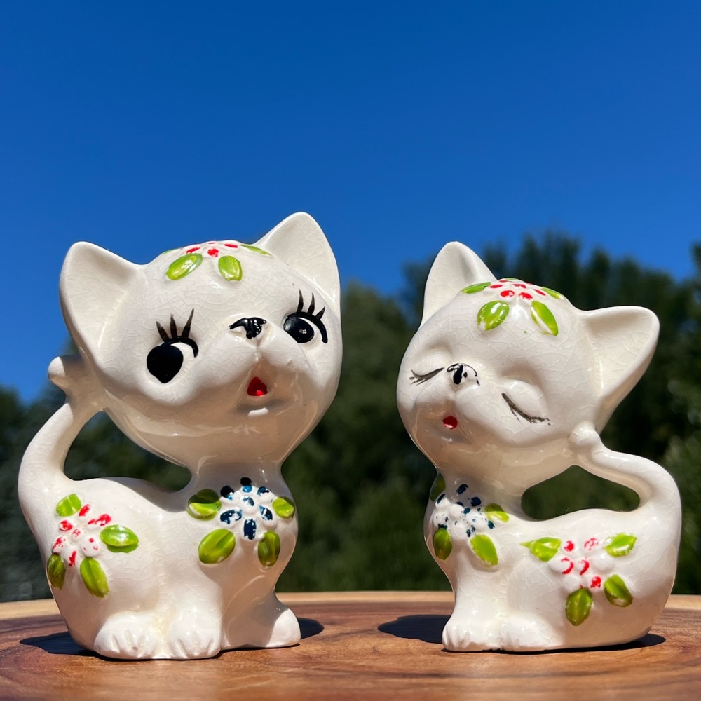 Vintage Floral Cat Salt and Pepper Shakers